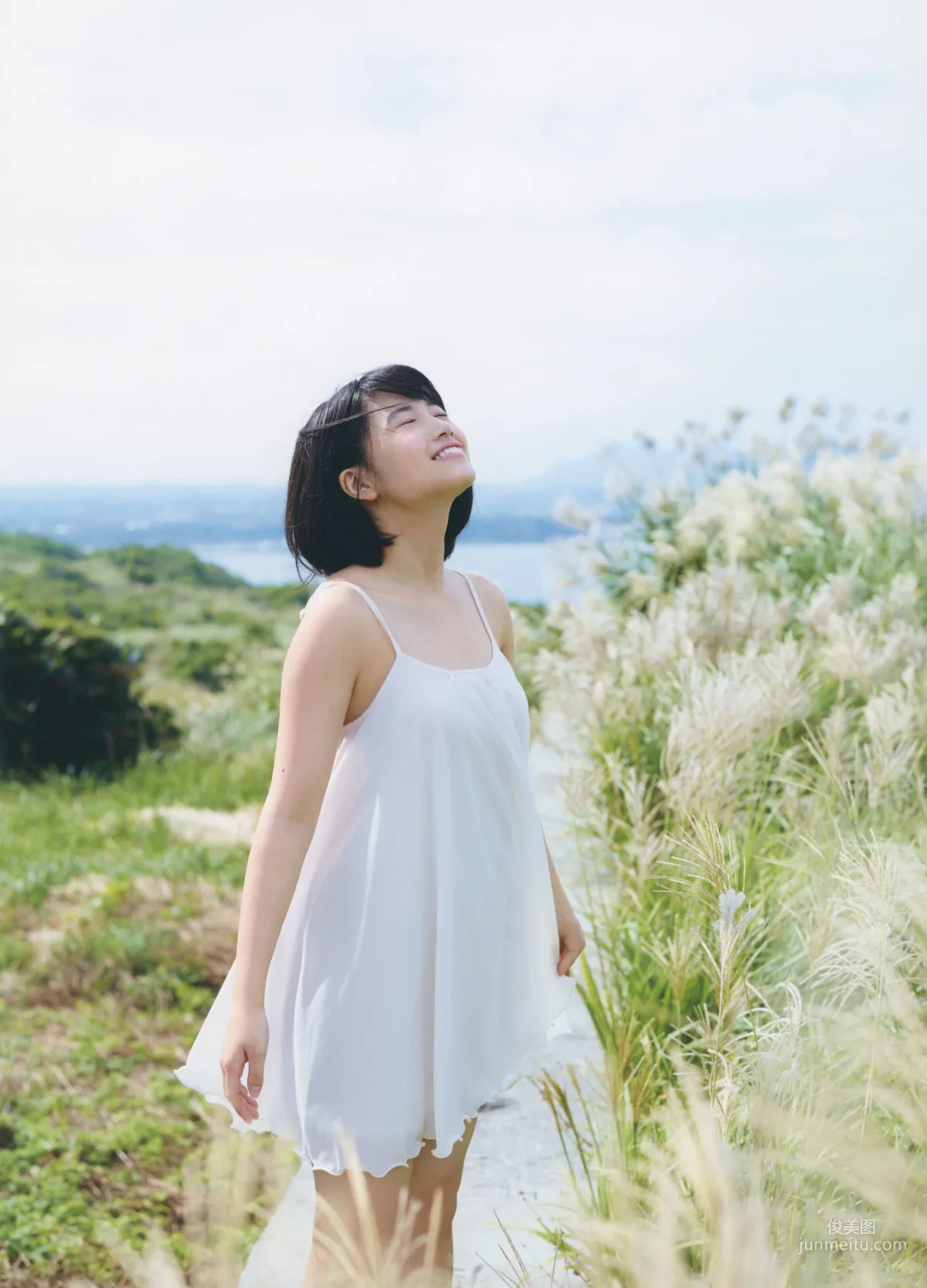 朝長美桜《日向》ファースト写真集 57