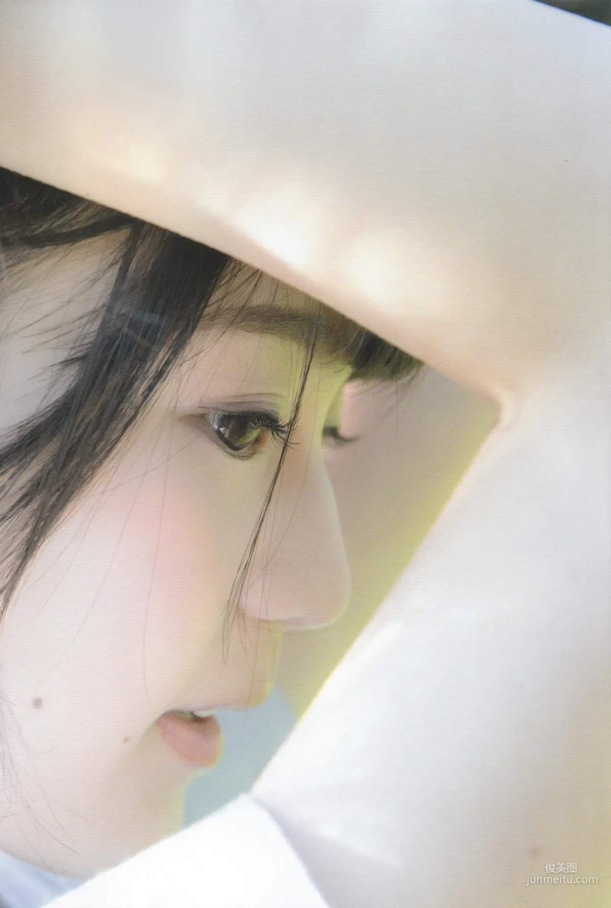 生田絵梨花『転調』1st寫真集 12