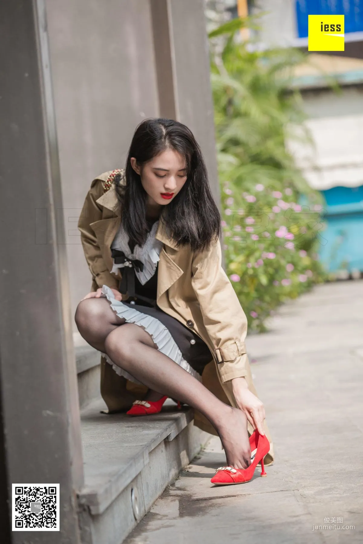 模特姗姗《氣質風衣小紅高》 [異思趣向IESS] 寫真集 49
