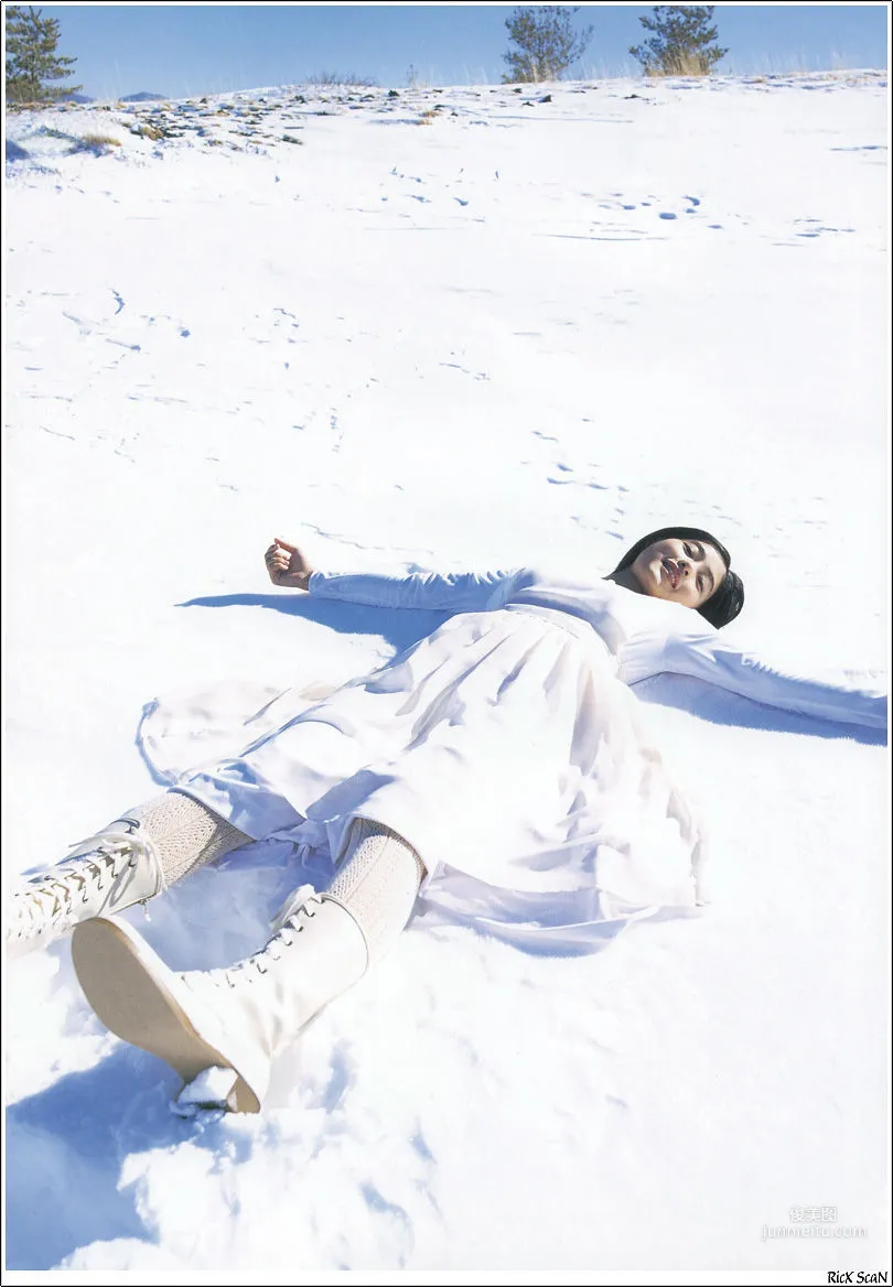 石原裡美「16歳 至上の原石」 寫真集 13