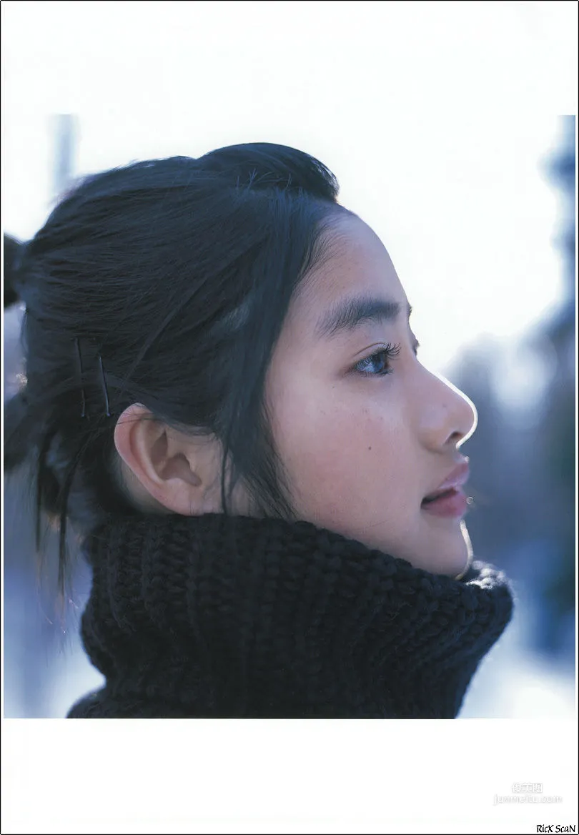石原裡美「16歳 至上の原石」 寫真集 27