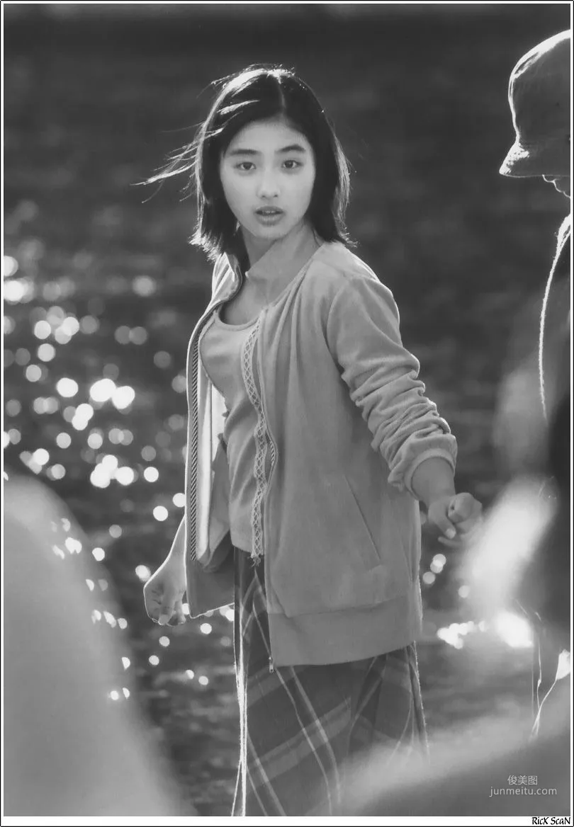 石原裡美「16歳 至上の原石」 寫真集 72