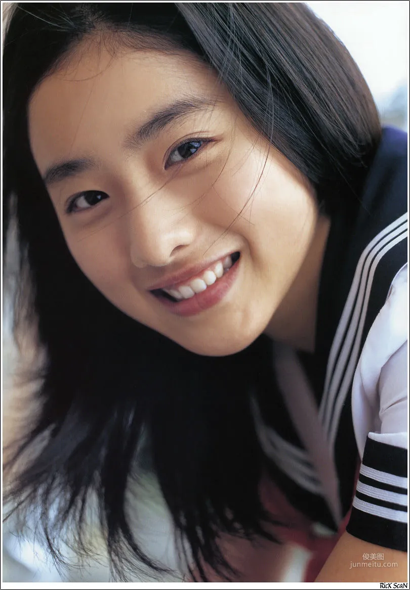 石原裡美「16歳 至上の原石」 寫真集 4