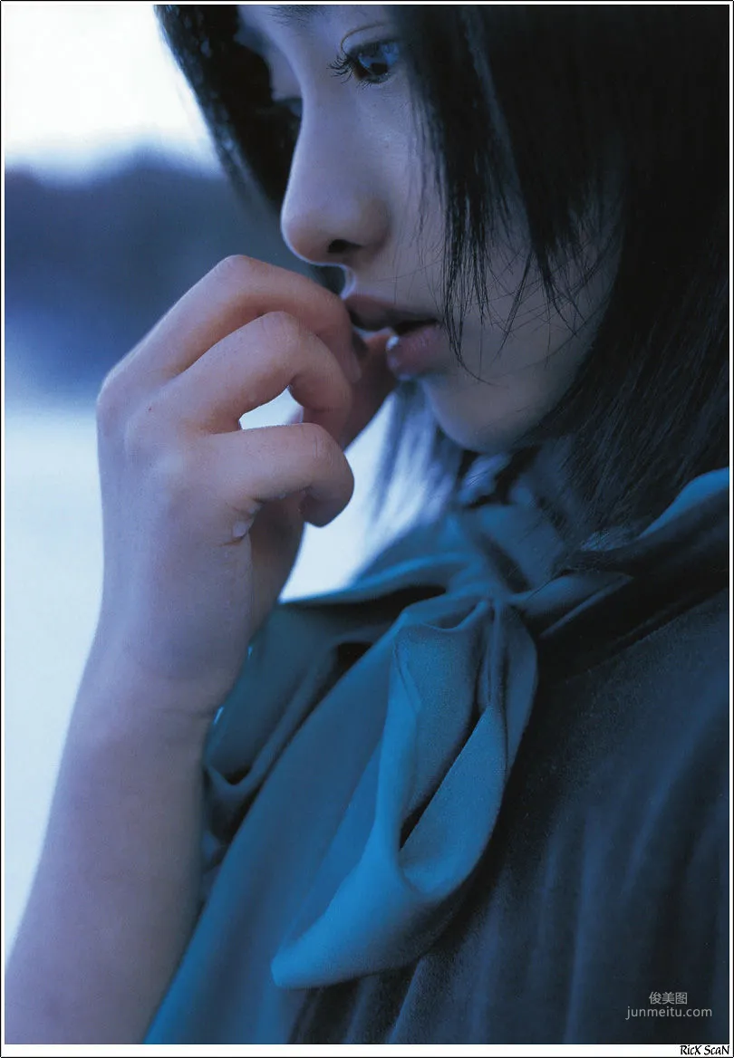 石原裡美「16歳 至上の原石」 寫真集 50