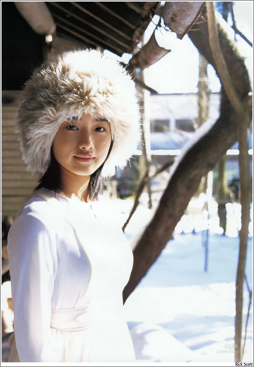 石原裡美「16歳 至上の原石」 寫真集 38