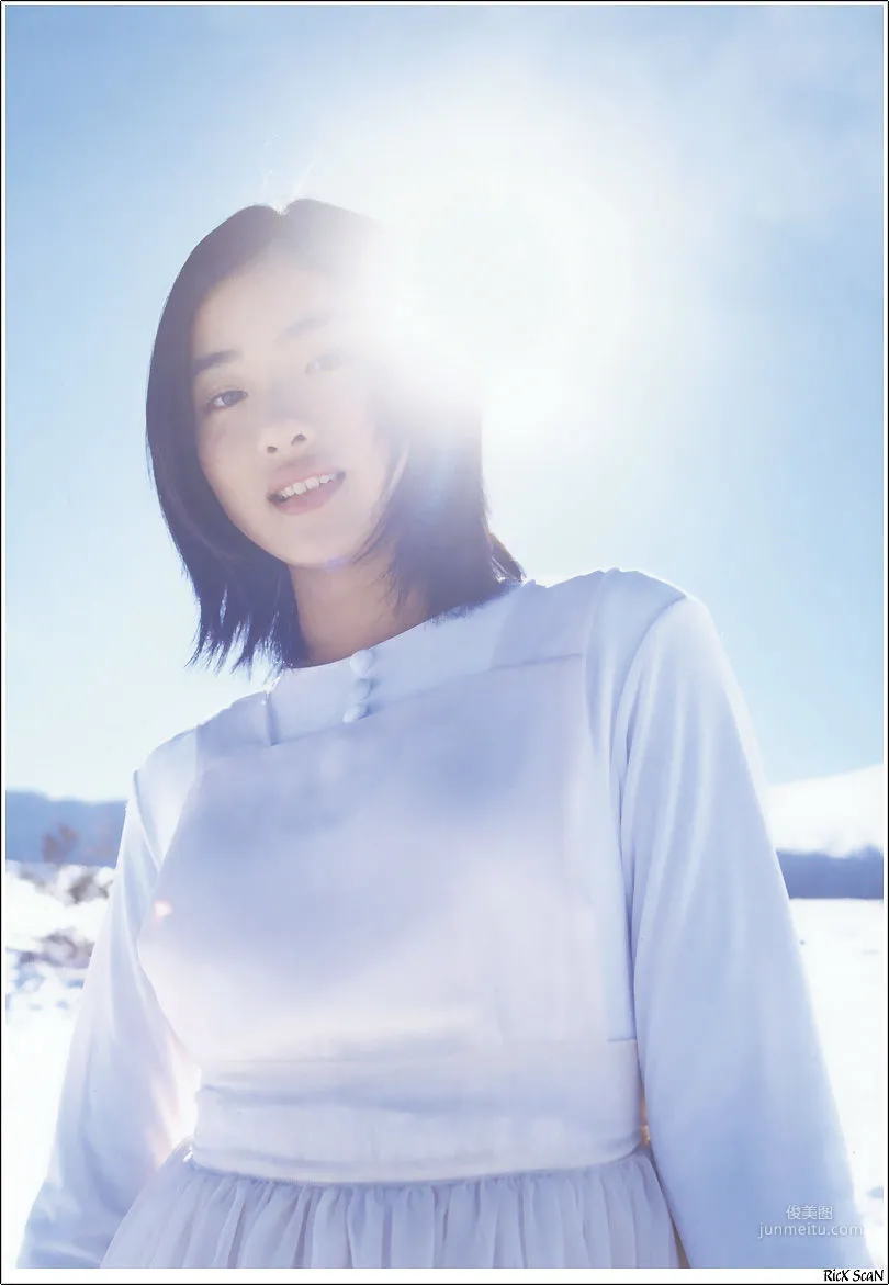 石原裡美「16歳 至上の原石」 寫真集 52