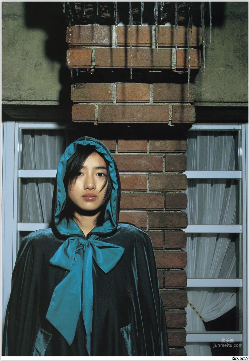 石原裡美「16歳 至上の原石」 寫真集 37