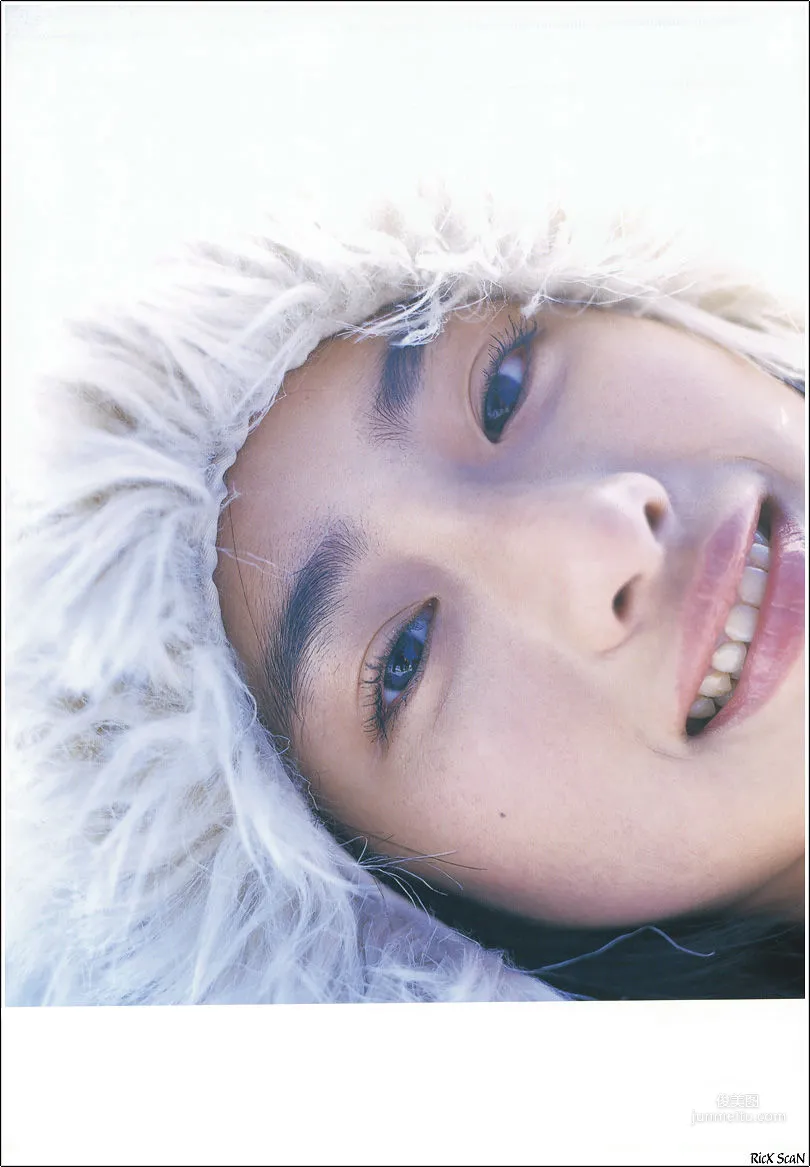 石原裡美「16歳 至上の原石」 寫真集 24