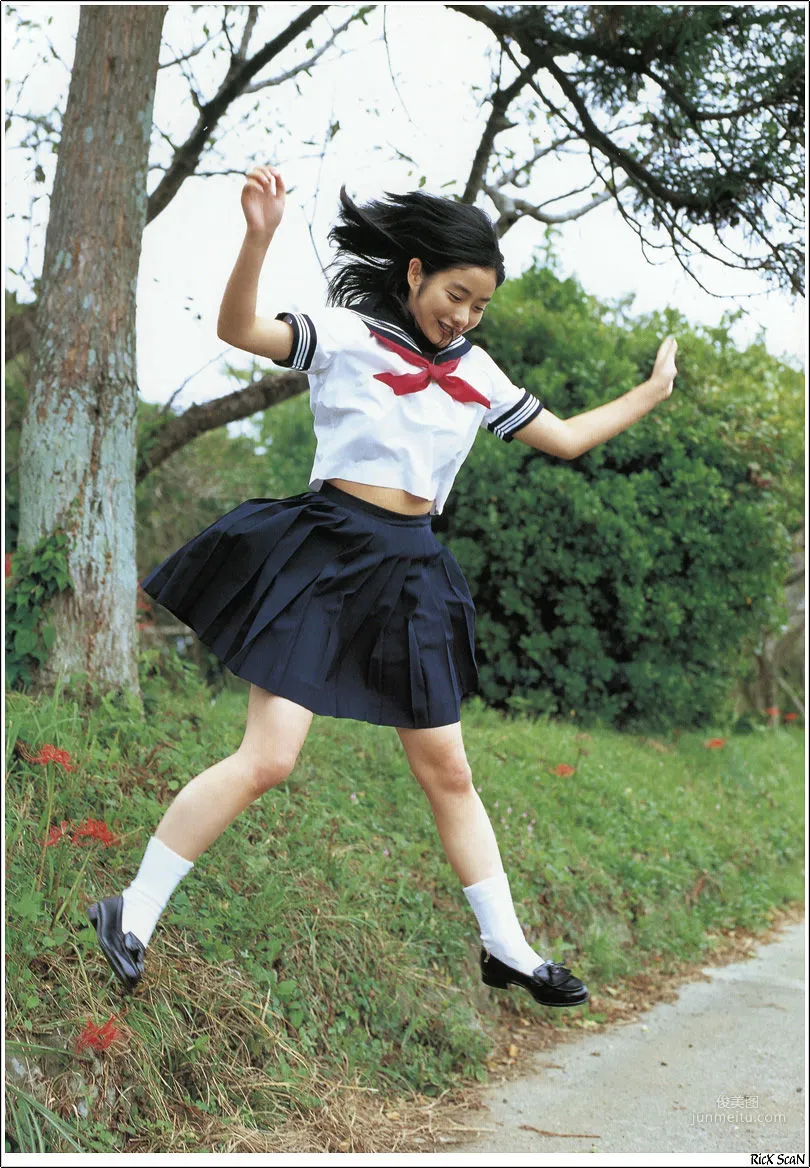 石原裡美「16歳 至上の原石」 寫真集 3