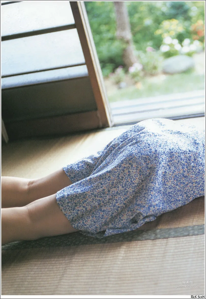 石原裡美「16歳 至上の原石」 寫真集 10