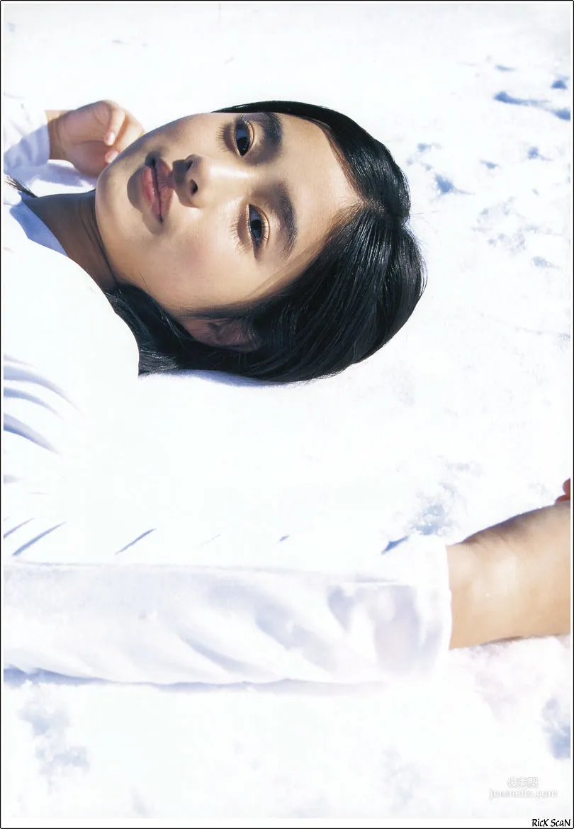 石原裡美「16歳 至上の原石」 寫真集 53