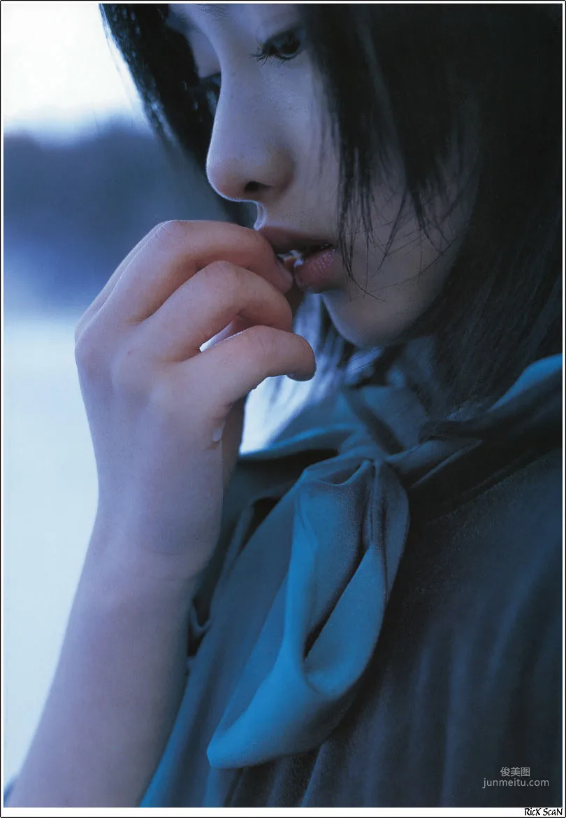 石原裡美「16歳 至上の原石」 寫真集 49