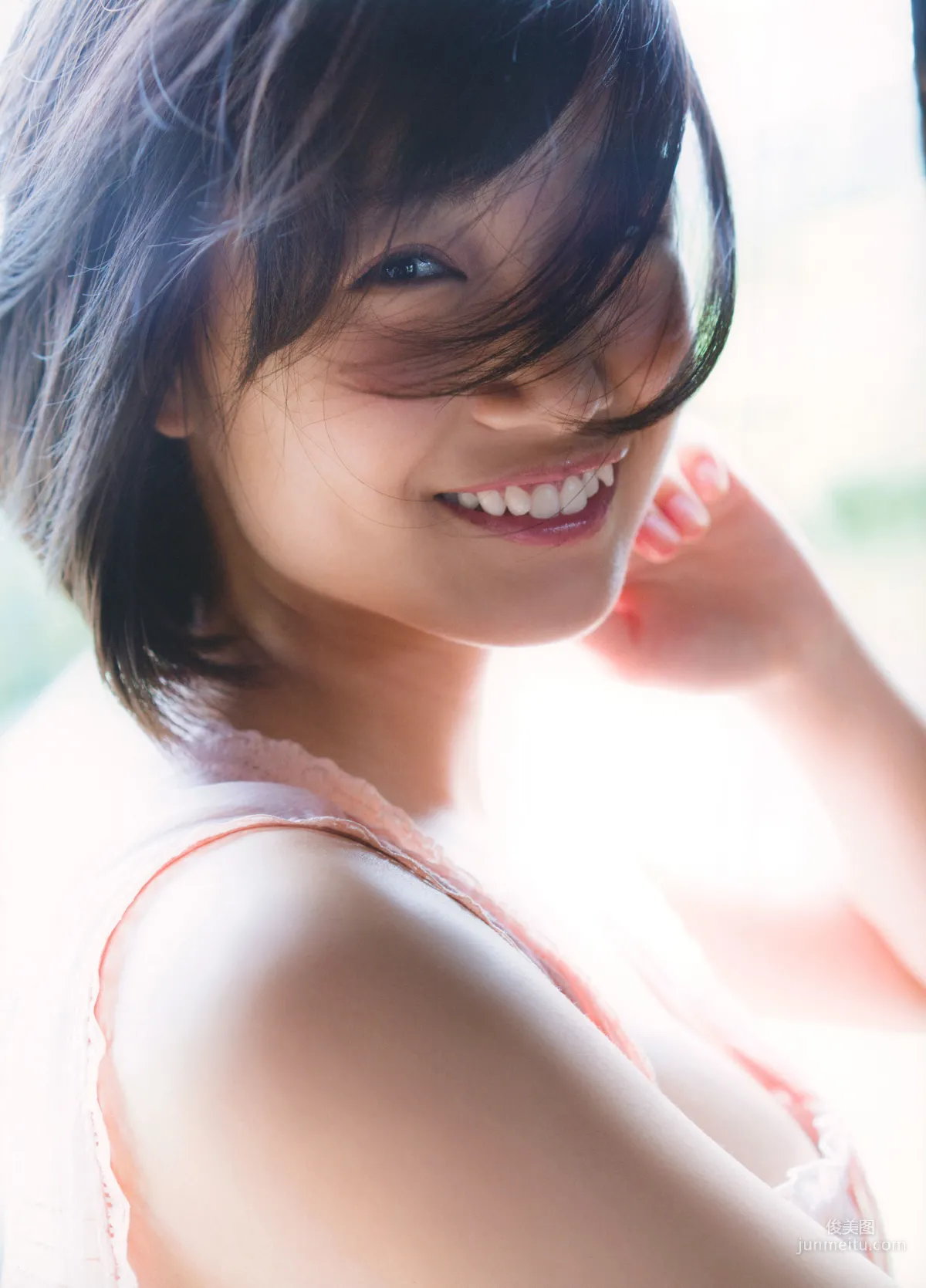 朝長美桜《日向》ファースト写真集 54