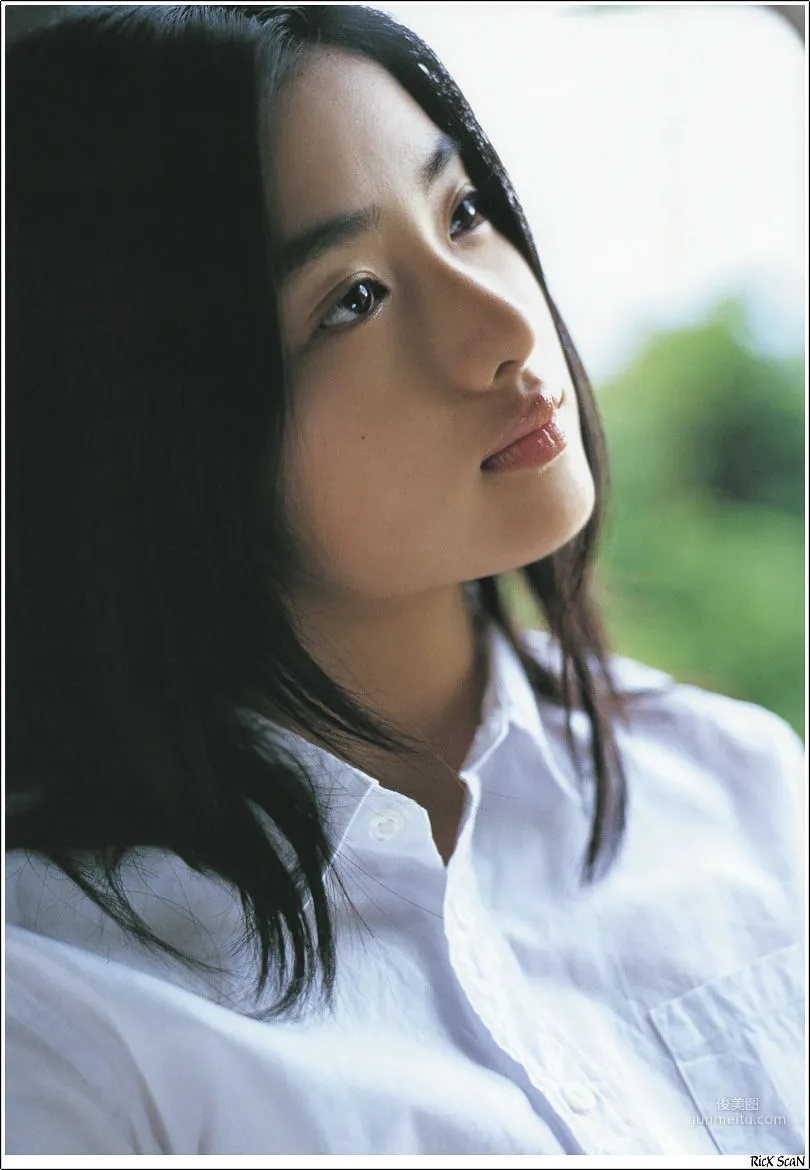 石原裡美「16歳 至上の原石」 寫真集 15