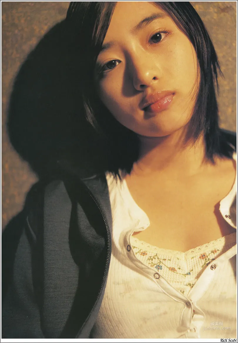石原裡美「16歳 至上の原石」 寫真集 44