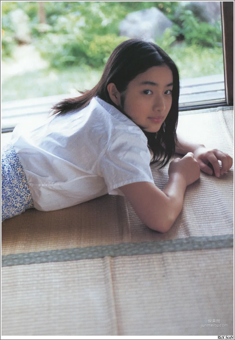 石原裡美「16歳 至上の原石」 寫真集 7