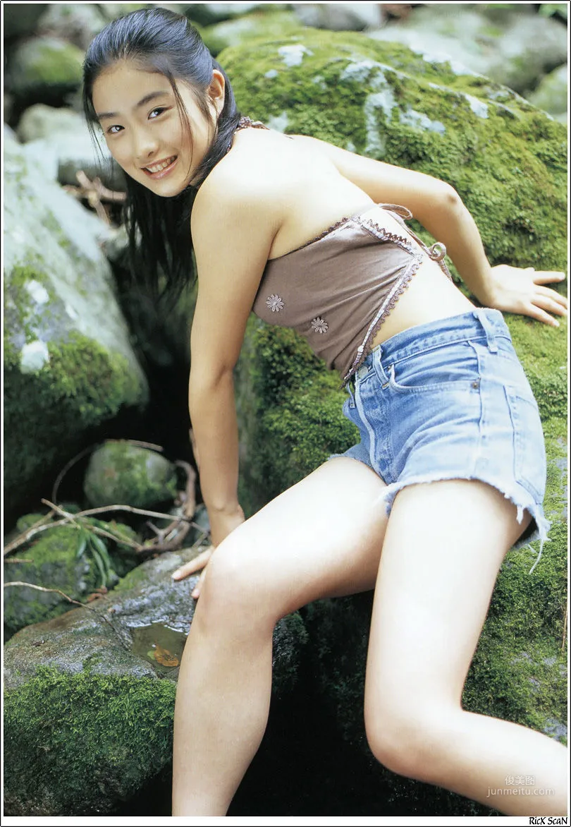 石原裡美「16歳 至上の原石」 寫真集 19