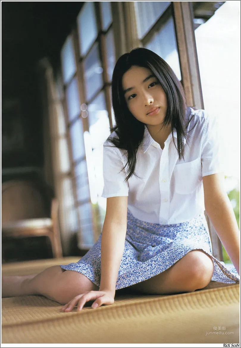 石原裡美「16歳 至上の原石」 寫真集 11