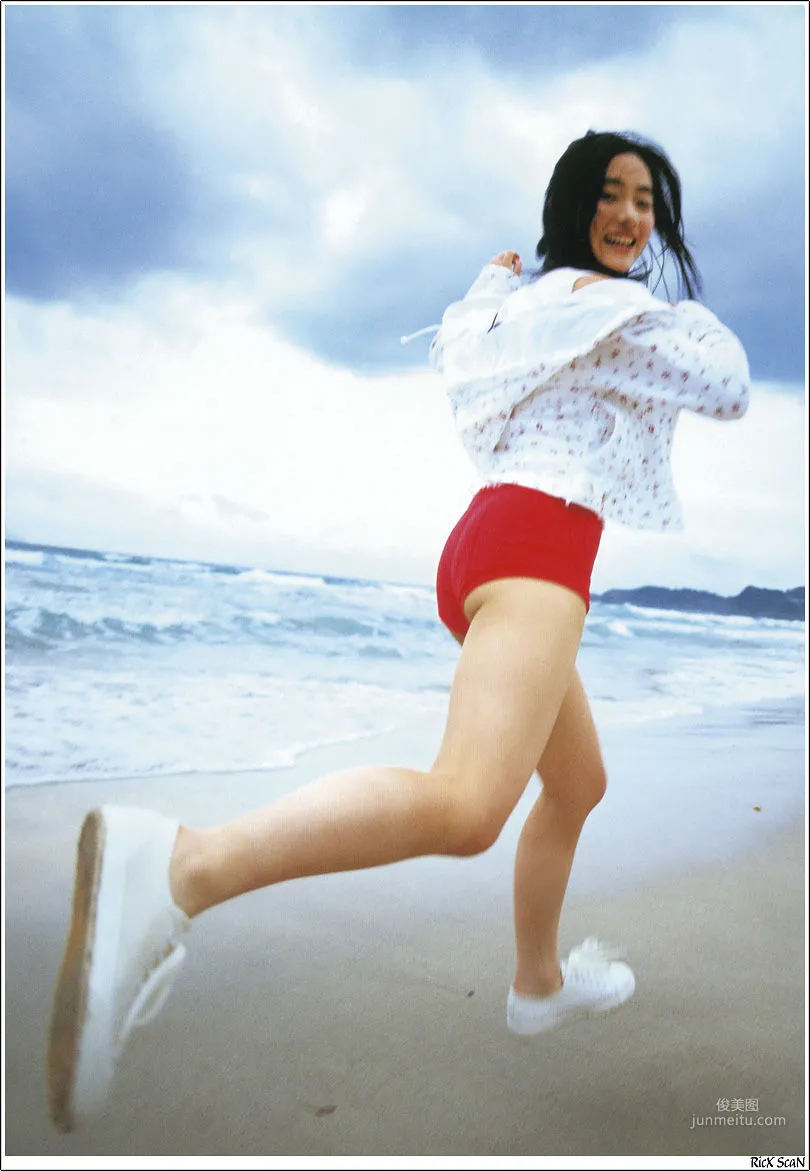 石原裡美「16歳 至上の原石」 寫真集 117