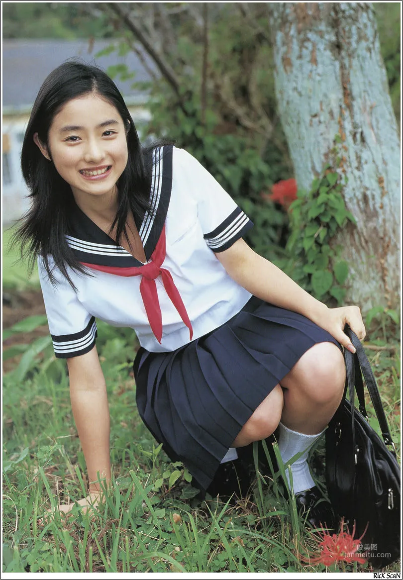 石原裡美「16歳 至上の原石」 寫真集 6