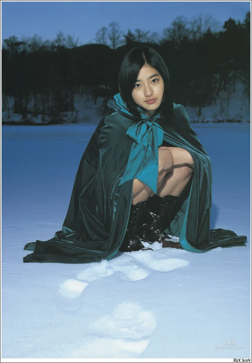 石原裡美「16歳 至上の原石」 寫真集 36