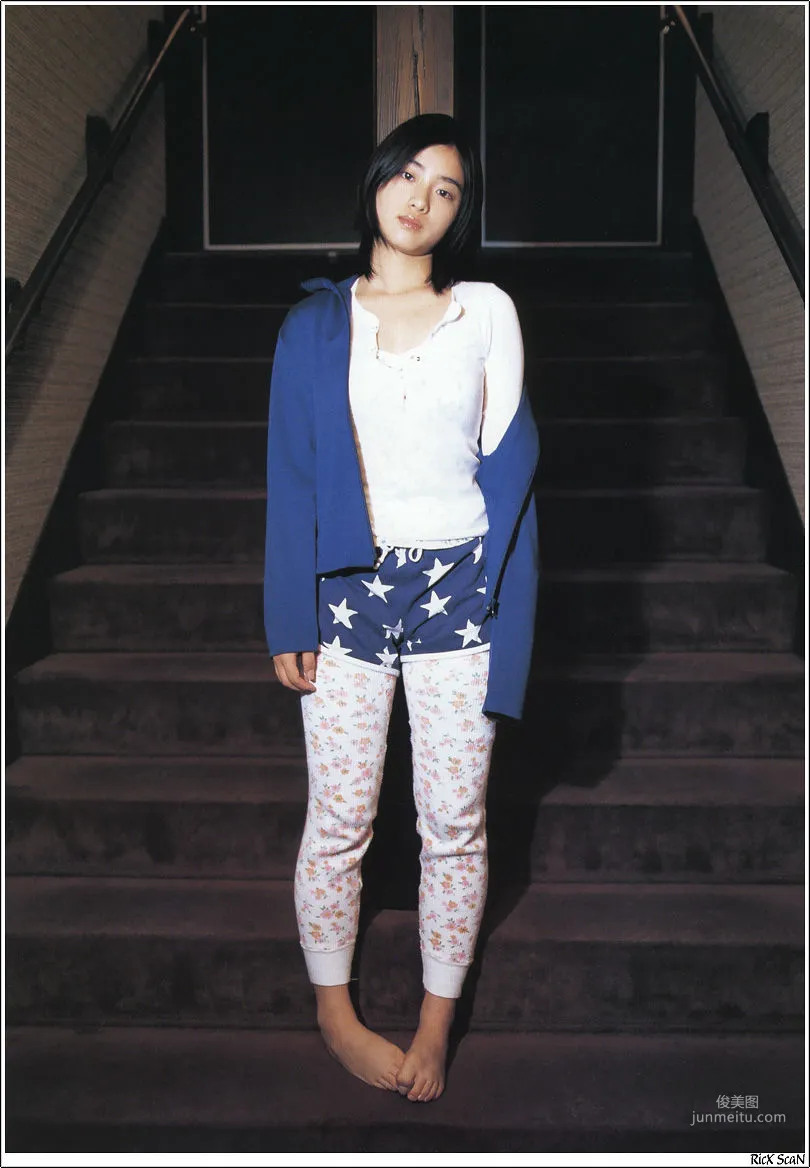 石原裡美「16歳 至上の原石」 寫真集 33