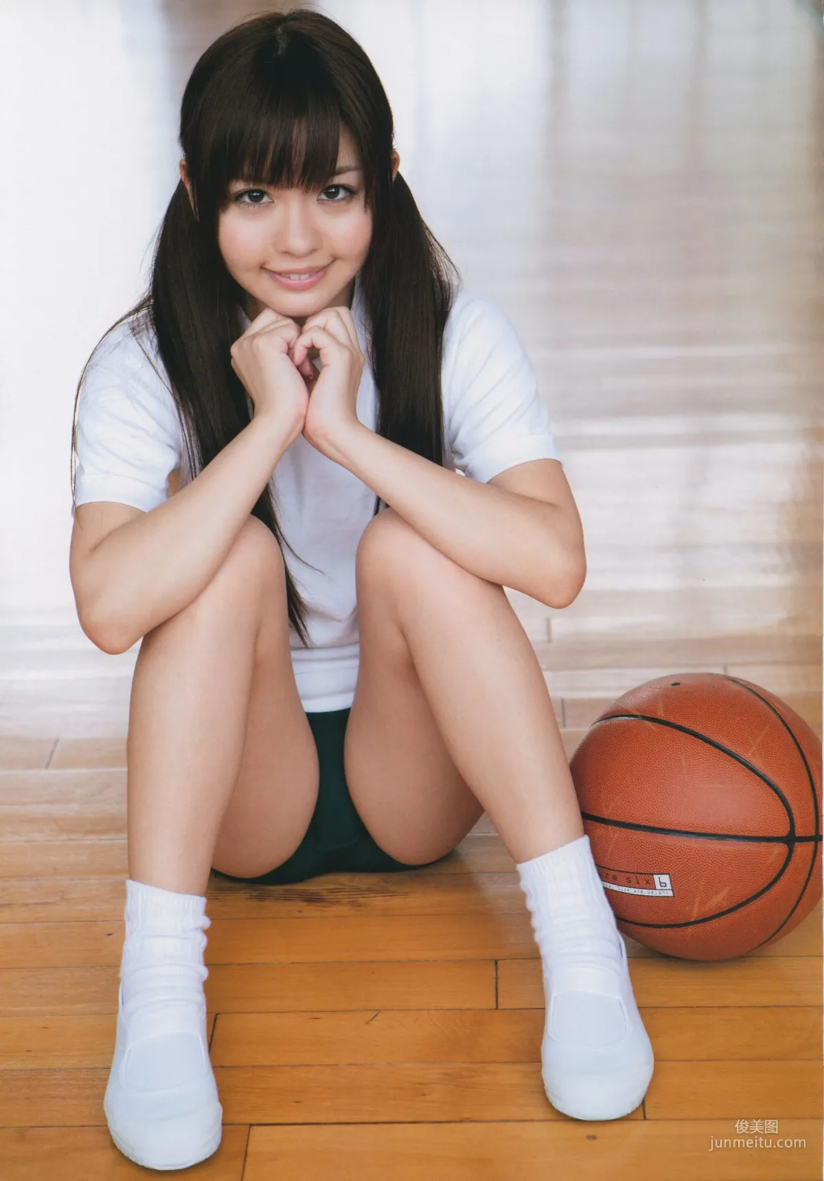 葉山めい/叶山芽衣 「May I …」1st.写真集26