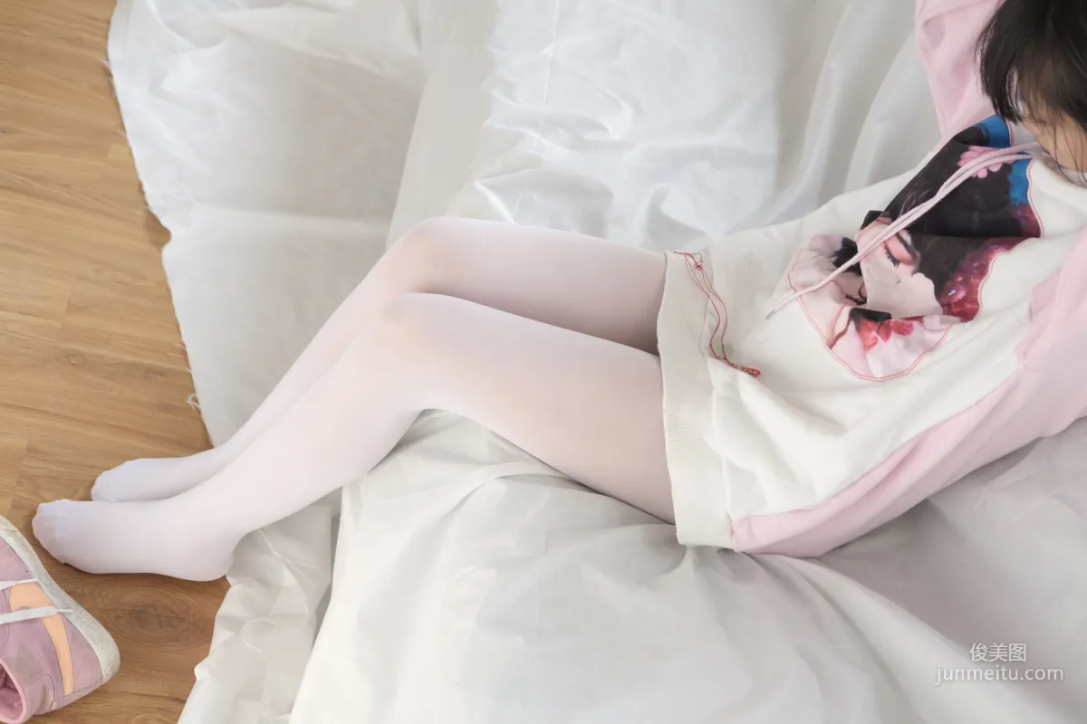 《粉嫩粉嫩的丝秀》 [森萝财团] X-009 写真集8