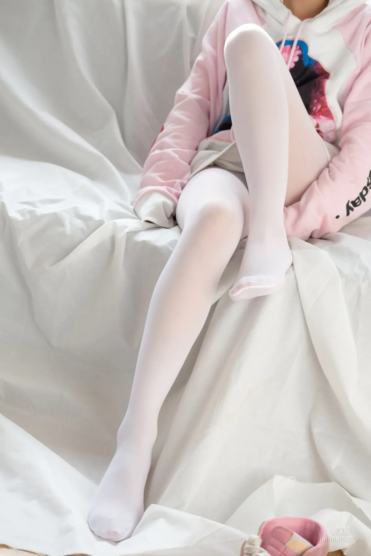 《粉嫩粉嫩的丝秀》 [森萝财团] X-009 写真集10