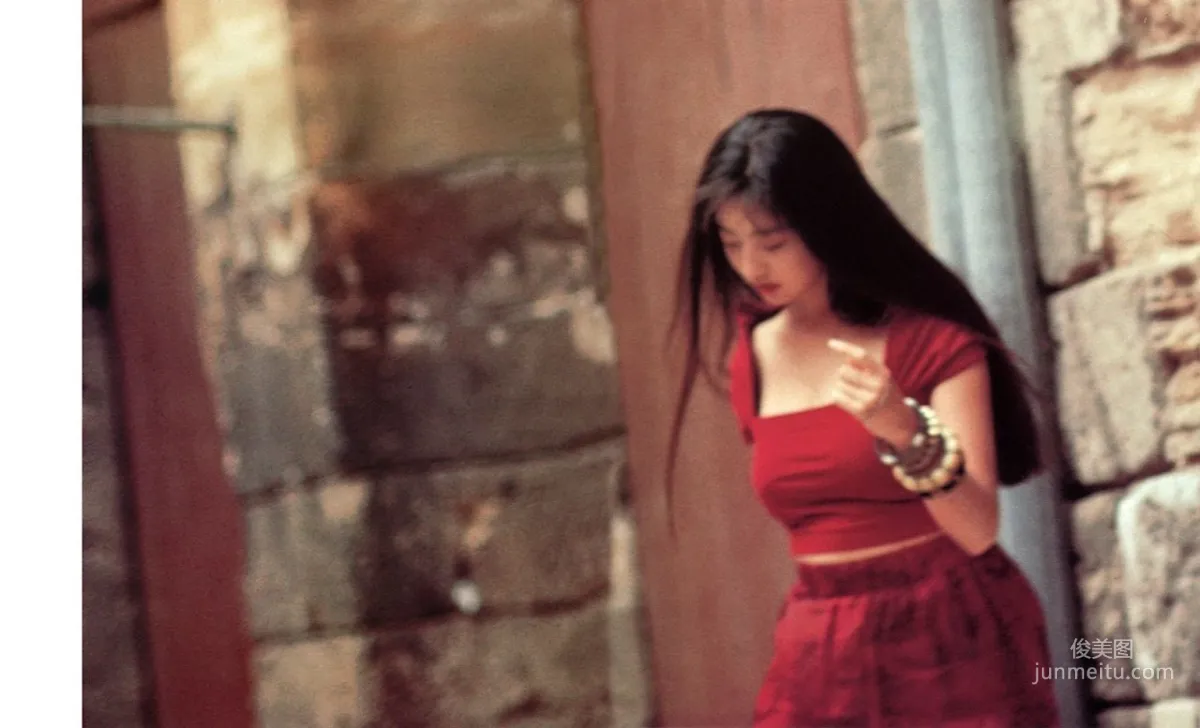 高岡早紀 《COVER ROMANCERO》寫真集 44