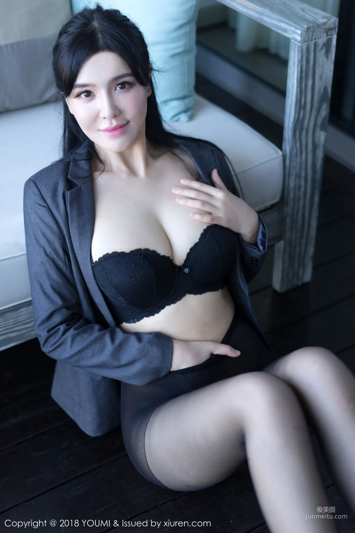 劉钰兒《白襯衫、黑絲襪的女秘書》 [尤蜜荟YouMi] Vol.238 寫真集 26