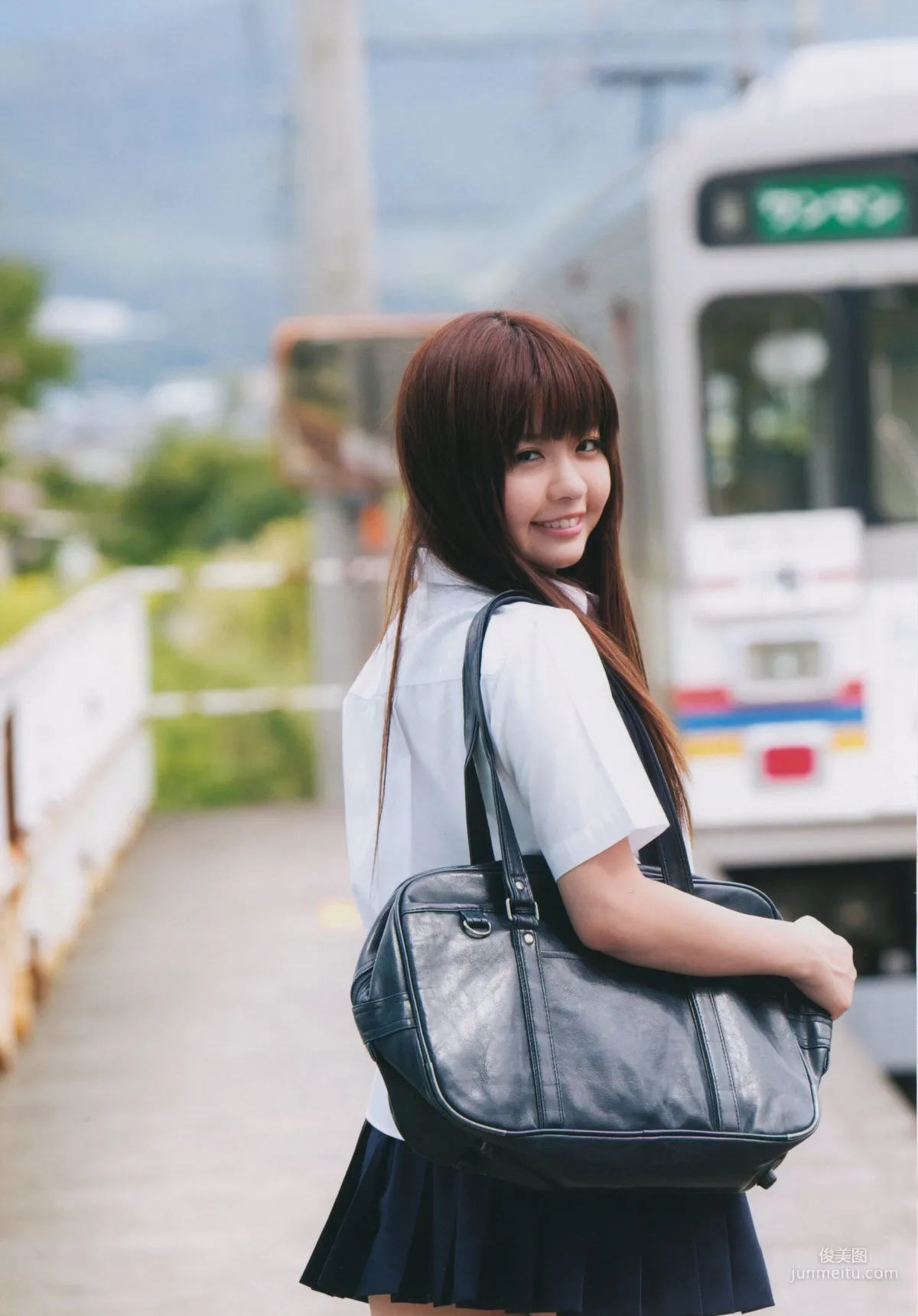葉山めい/叶山芽衣 「May I …」1st.写真集22