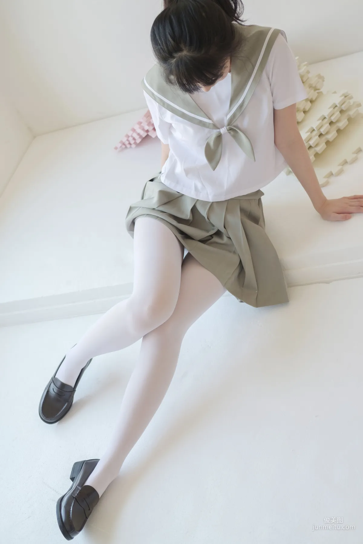 《白丝纯情》 [森萝财团] X-016 写真集5