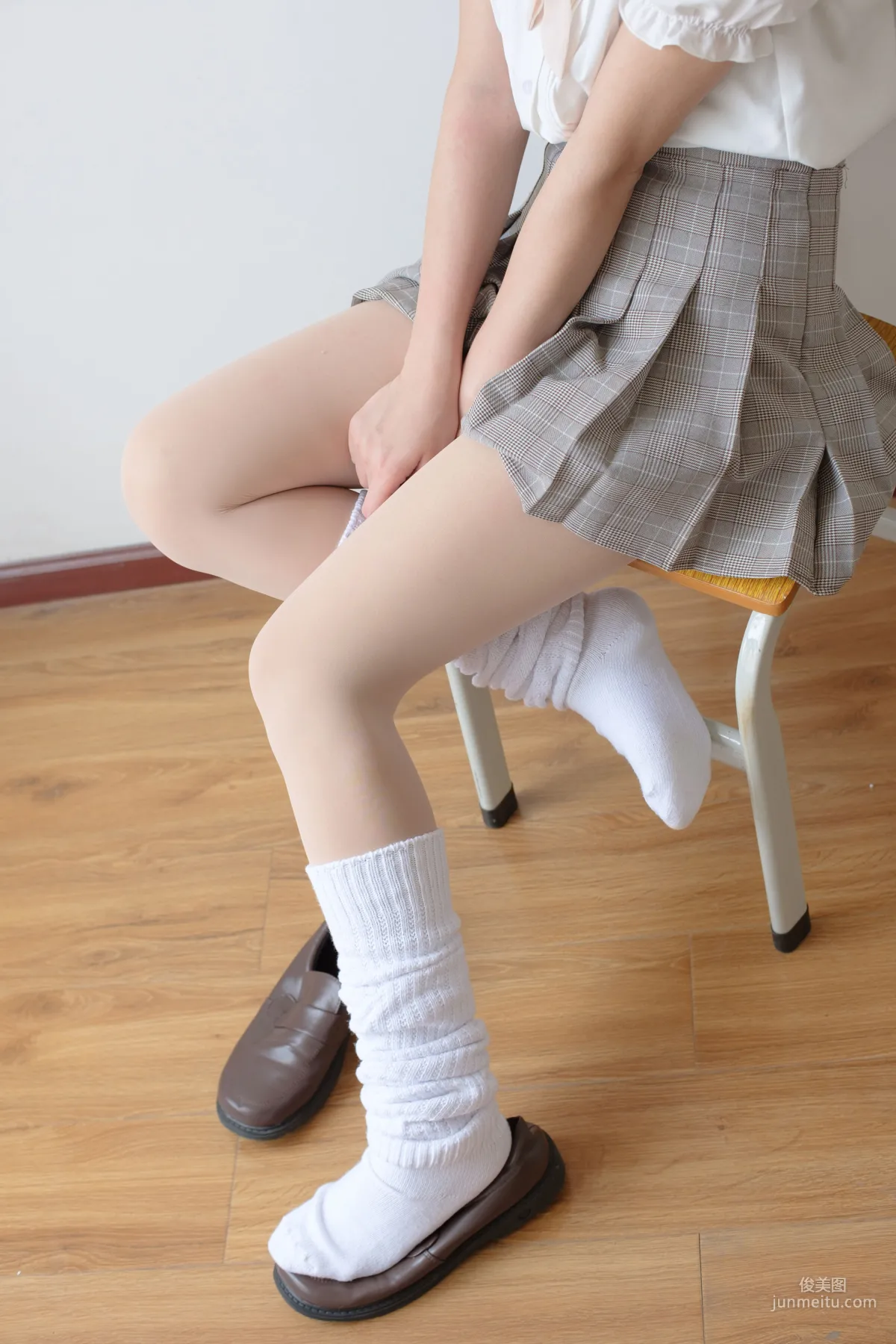 《肉丝白厚棉袜》 [森萝财团] X-033 写真集27