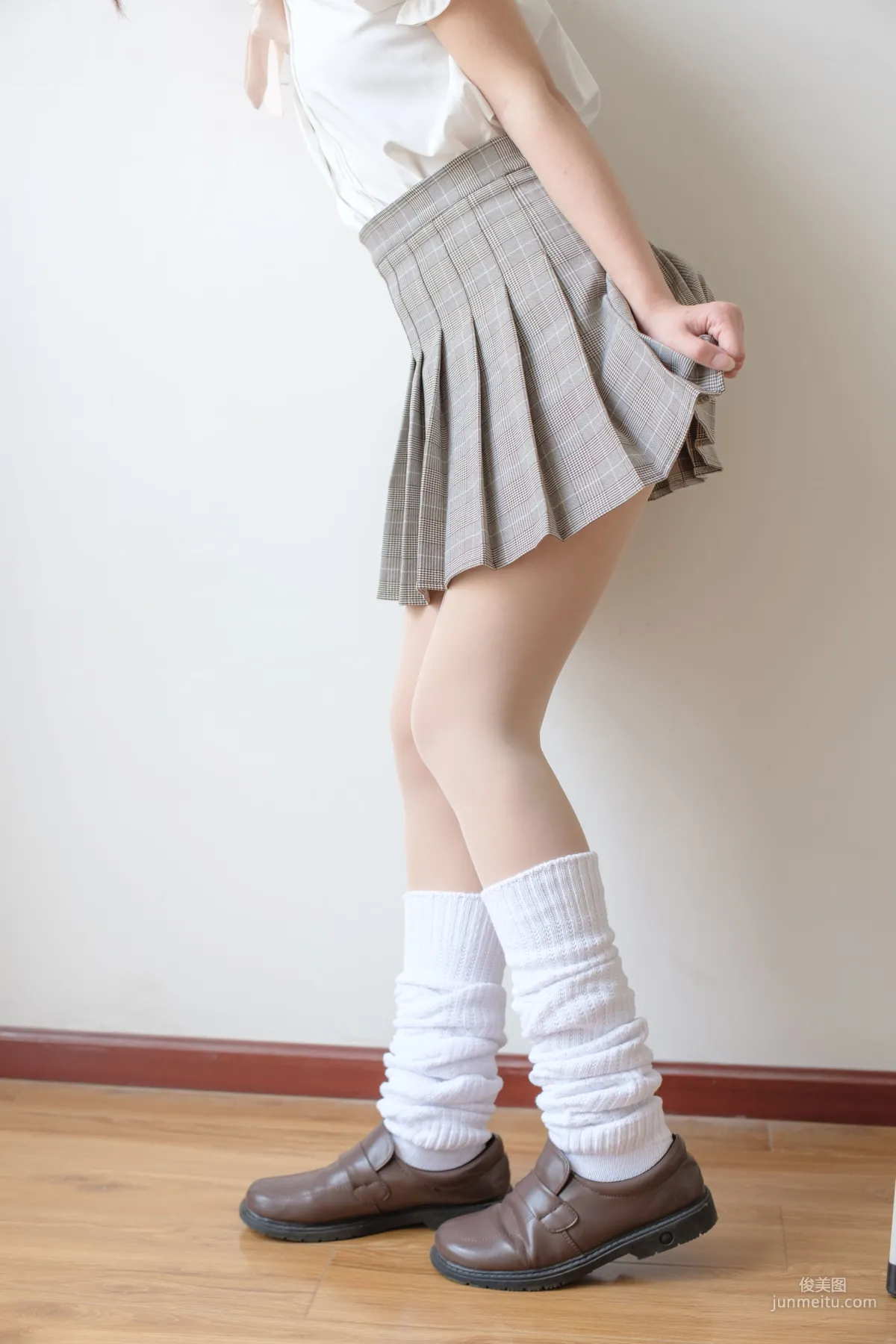 《肉丝白厚棉袜》 [森萝财团] X-033 写真集16