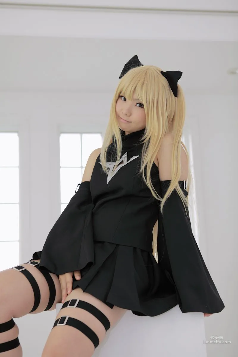 Enako(えなこ) 《To Love-Ru》Konjiki no Yami(金色の闇) 寫真集 23