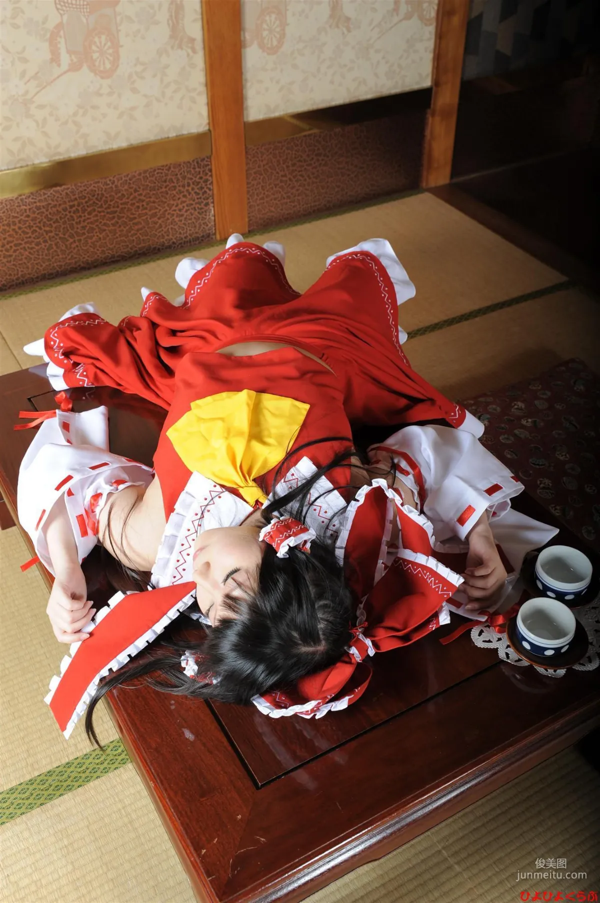 丹雫ひよ《東方Project》博麗霊夢 [HiyoHiyo Club] 寫真集 16