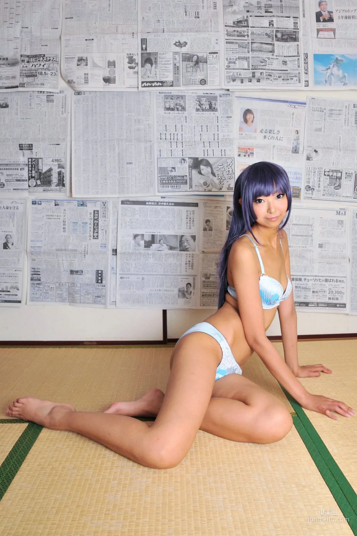 Necoco(ねここ) 《バケモノガタリ》Senjougahara Hitagi & Kanbaru Suruga 写真集18
