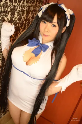 岡田ゆい《ダンジョンに出會いを求めるのは間違っているだろうか》Hestia [どてちん販売所] 寫真集