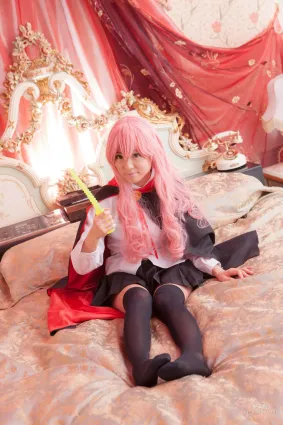 早乙女らぶ《ゼロの使い魔》Louise Francoise Le Blanc de La Valliere [@factory] 寫真集