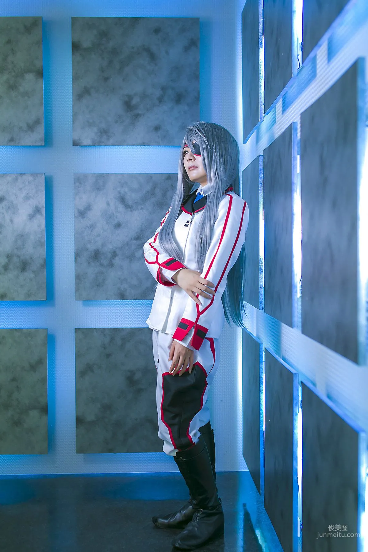 円ちゃみ 《Infinite Stratos》Laura Bodewig [sophillia] 寫真集 10