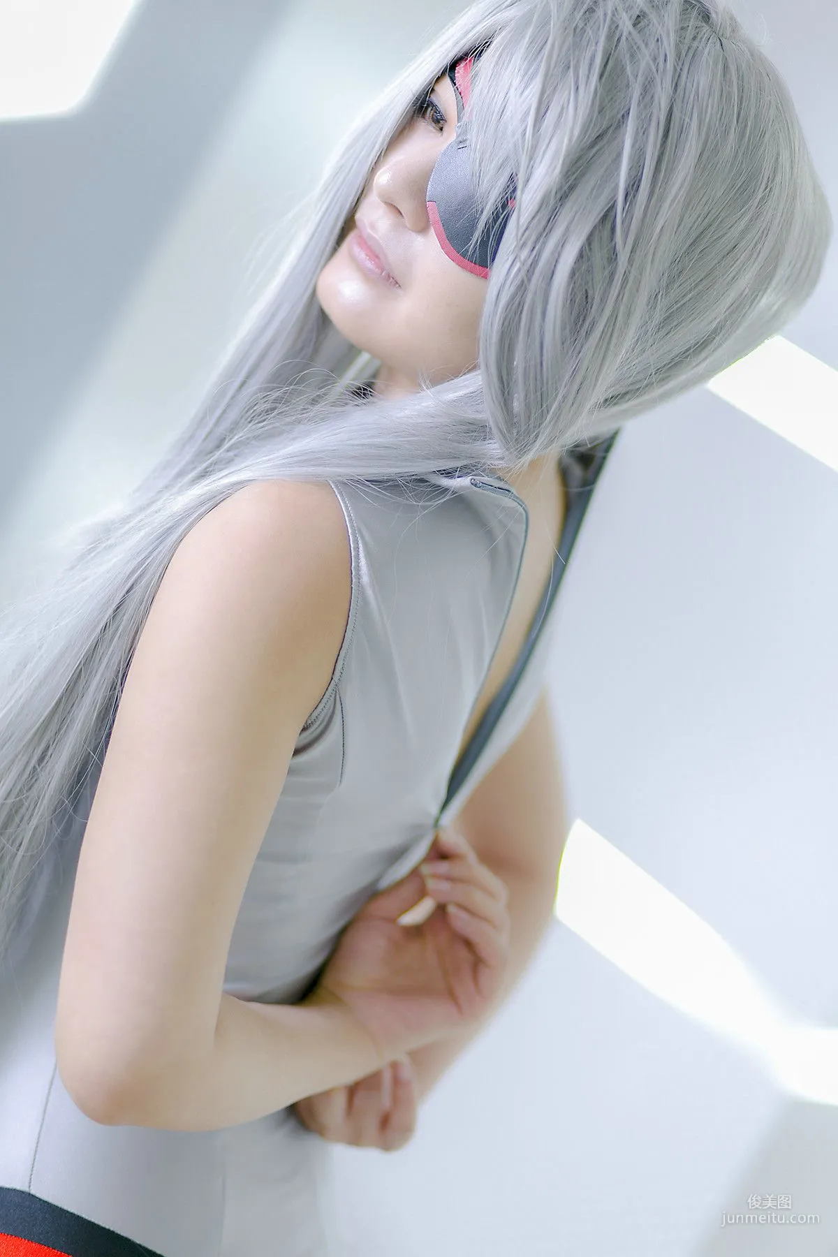 円ちゃみ 《Infinite Stratos》Laura Bodewig [sophillia] 寫真集 48