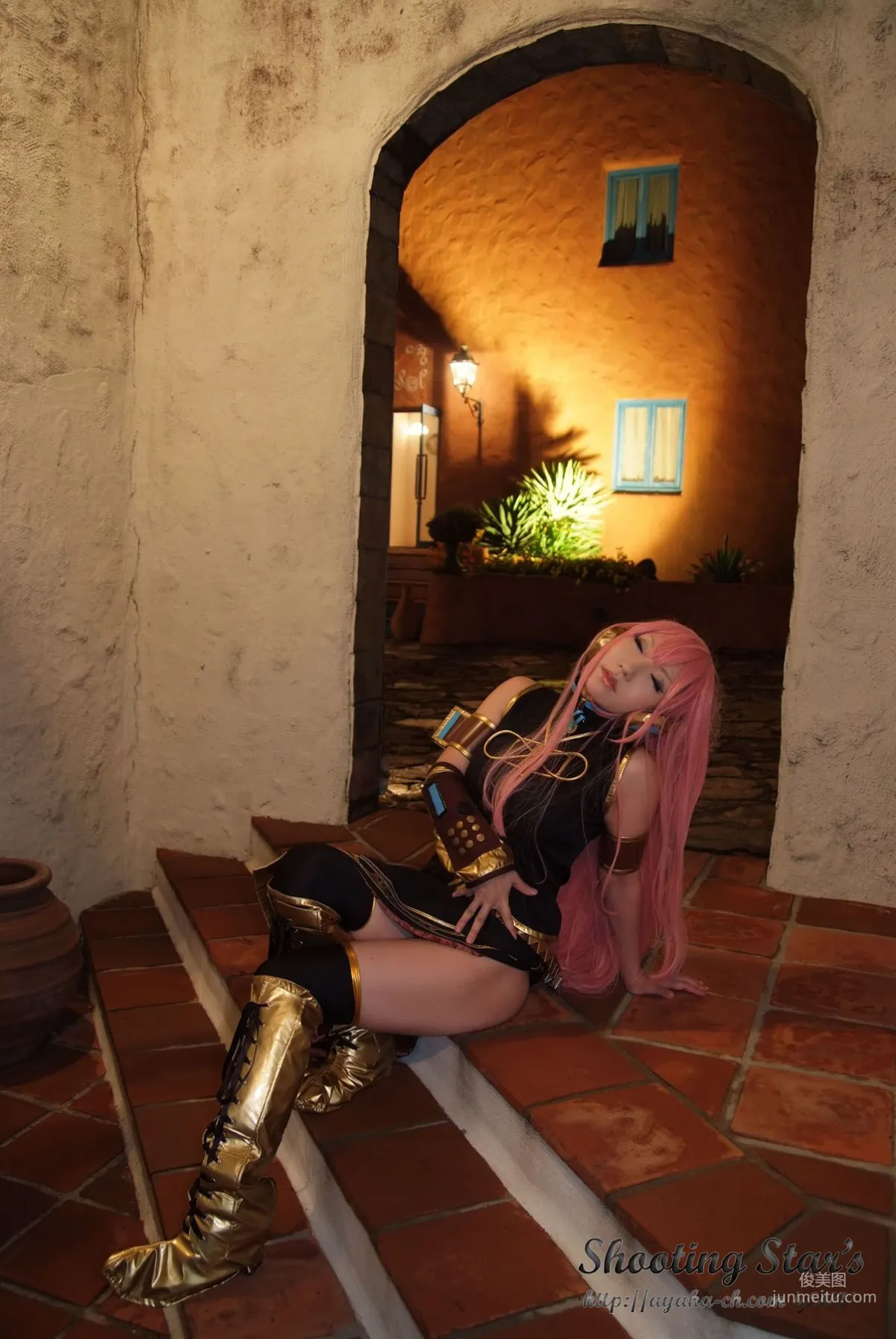 绫香 (Sakuサク) 《VOCALOID》 Megurine Luka [Shooting Star's] 寫真集 121