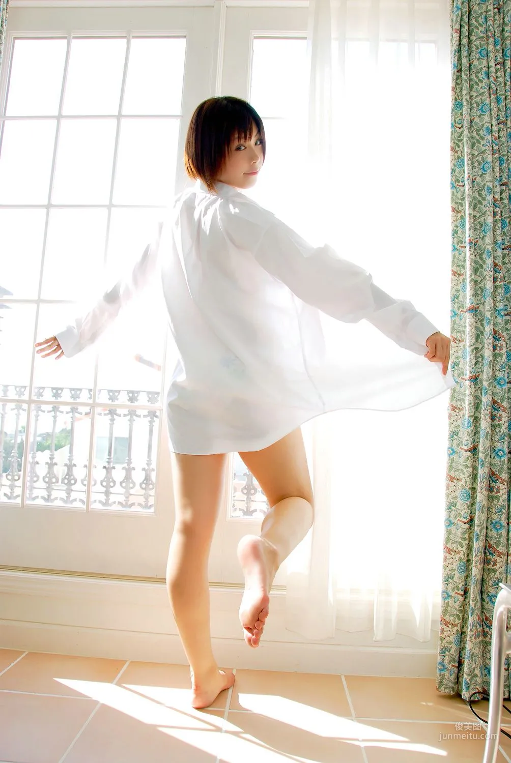 橘みなみ (Tachibana Minami) 《賭場少女》理歐・羅倫斯 3Sets 寫真集 69