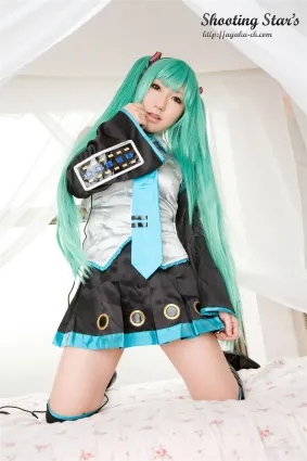 サク (绫香 Saku Ayaka) 《VOCALOID》Hatsune Miku [Shooting Star's] 寫真集