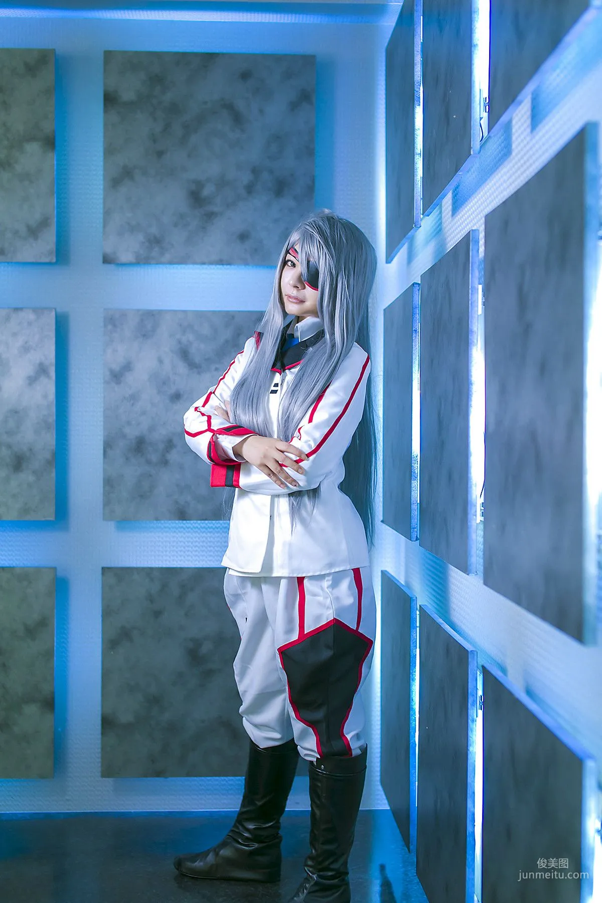 円ちゃみ 《Infinite Stratos》Laura Bodewig [sophillia] 寫真集 6