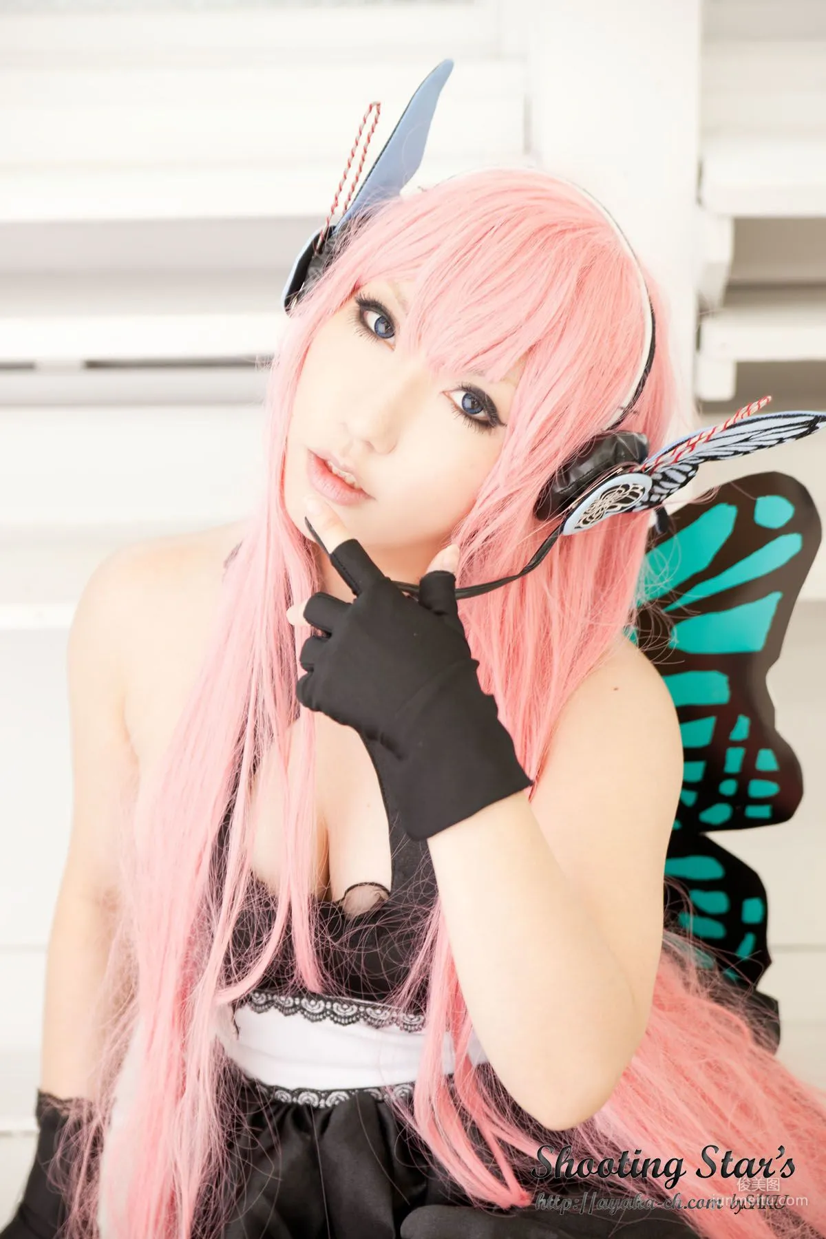 绫香 (Sakuサク) 《VOCALOID》 Megurine Luka [Shooting Star's] 寫真集 32