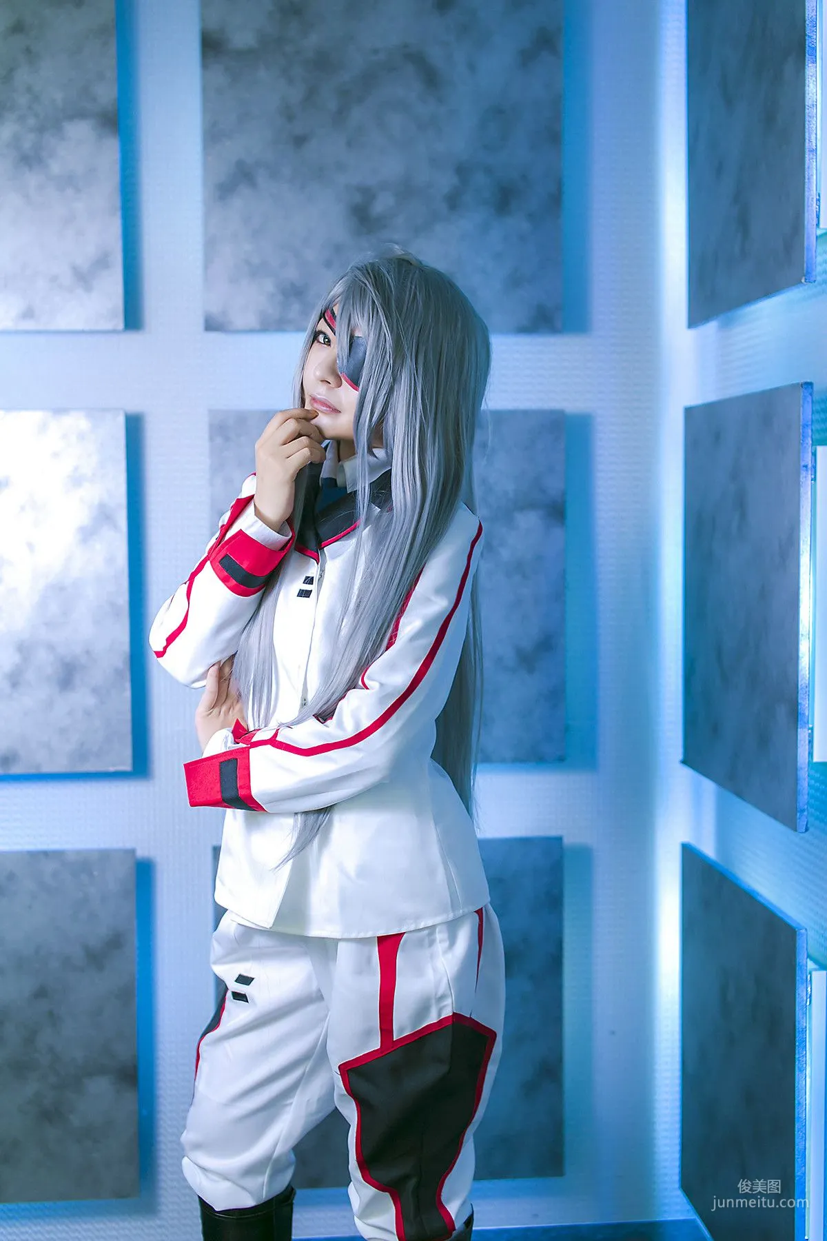 円ちゃみ 《Infinite Stratos》Laura Bodewig [sophillia] 寫真集 28