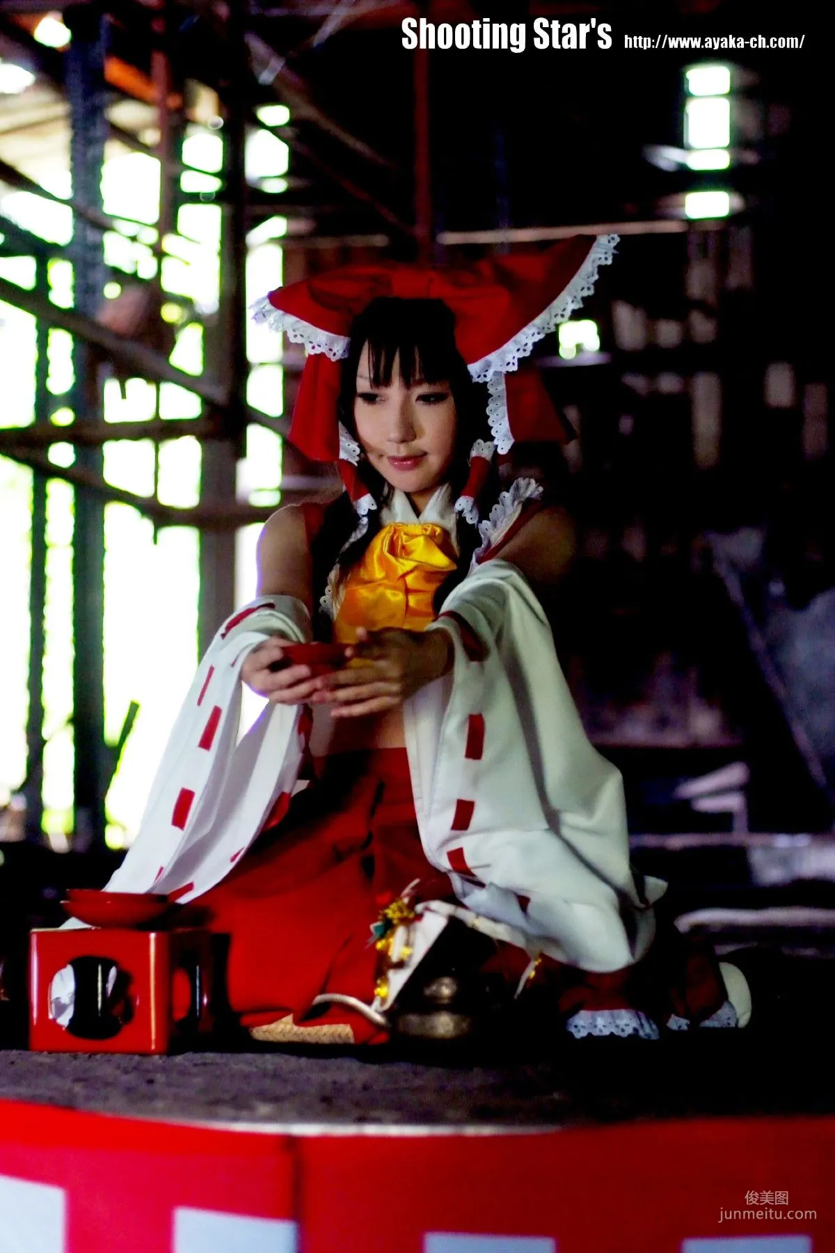 绫香 (Saku サク) 《東方Project》博麗霊夢 Reimu Hakurei 寫真集 51