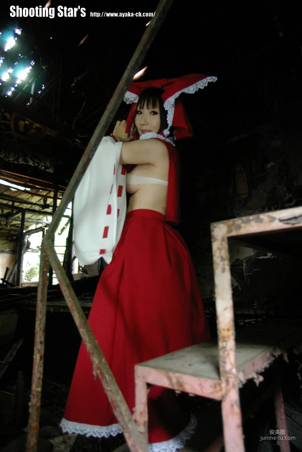 绫香 (Saku サク) 《東方Project》博麗霊夢 Reimu Hakurei 寫真集 32